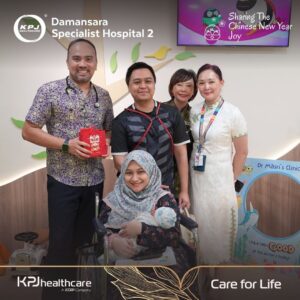 DSH2 team had the honor of spreading festive cheer to both our inpatients and outpatients by sharing Mandarin oranges and ang pau packets