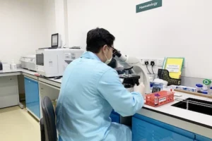 A laboratorian working at the Labrotary