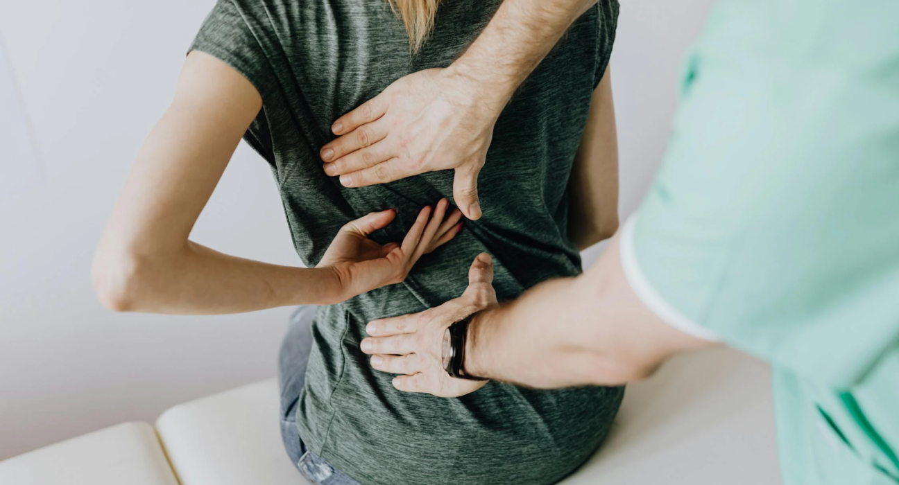 Photo by Photo By: Kaboompics.com from Pexels: https://www.pexels.com/photo/doctor-examines-woman-s-back-4506109/
