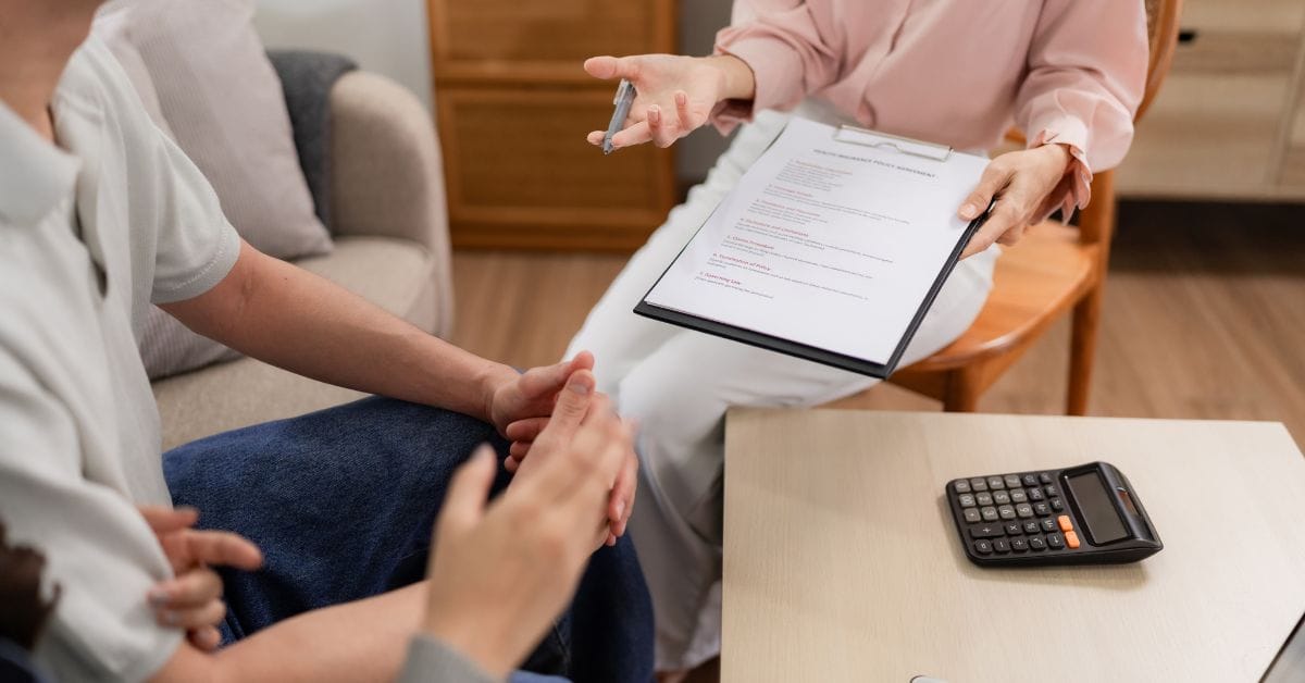 what does a financial advisor do